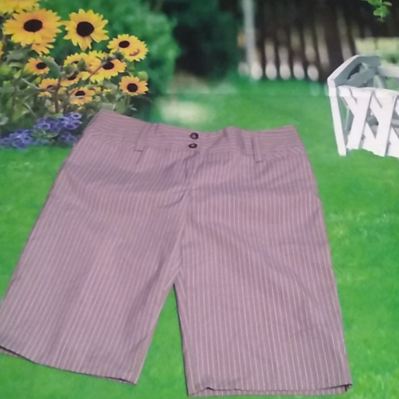 A. Byer size 7 Capris - Picture 1 of 4